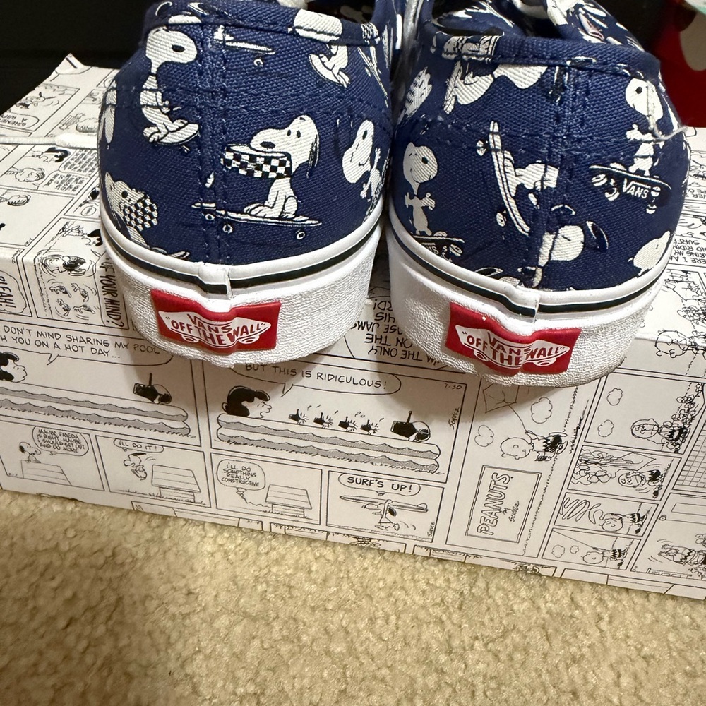 Vans Blue Snoopy Print Low Top Sneakers - Picture 9 of 13
